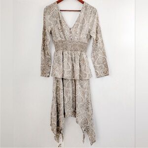 En Creme double v-neck dress with elastic waist and asymmetric hemline size M.